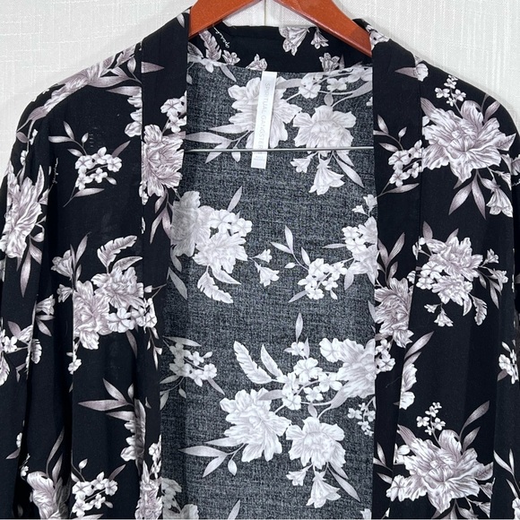 Spiritual Gangster Floral Lightweight Black Kimono Size O/S - Picture 2 of 12